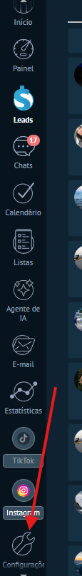Menu lateral esquerdo do Kommo, seta apontando pra Configurações